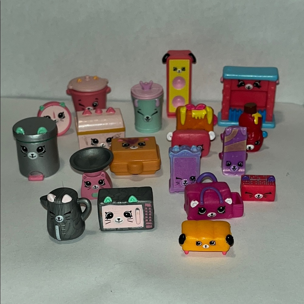 Shopkins Petkins Kitty Kitchen Miniature Toy Collection